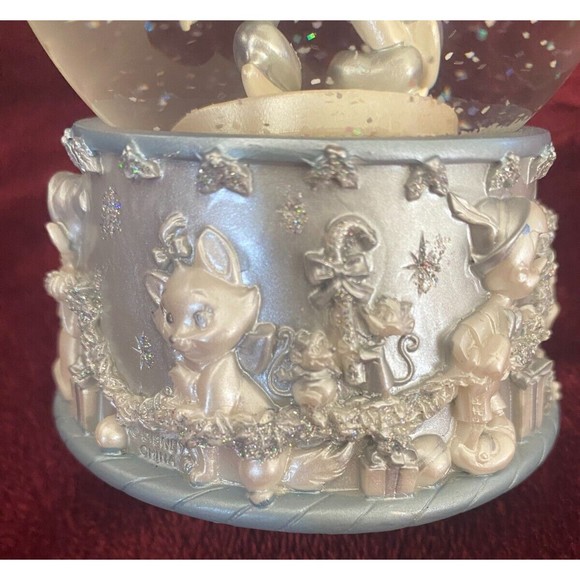 Special Edition Mickey And Minnie Skating Silver Snow Globe Disney Store 2002 - Picture 11 of 16